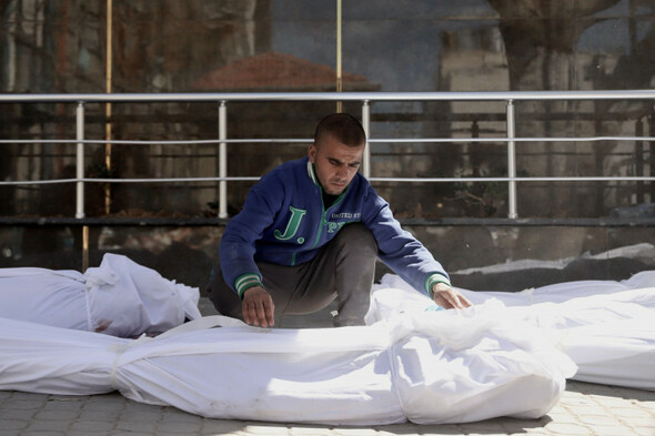Global condemnation after over 100 people were killed scrambling for food delivery in Gaza - Vimarsana News