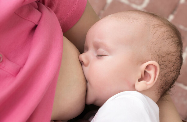HSEは母乳育児の目標を達成できていないため、目標の増加を中止