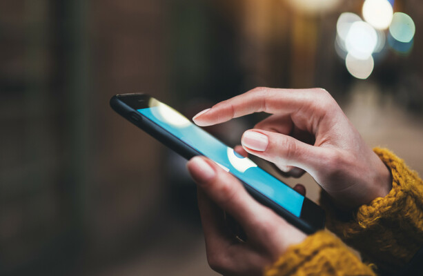 あなたは一日にどのくらいの時間を携帯電話に費やしますか?  · TheJournal.ie