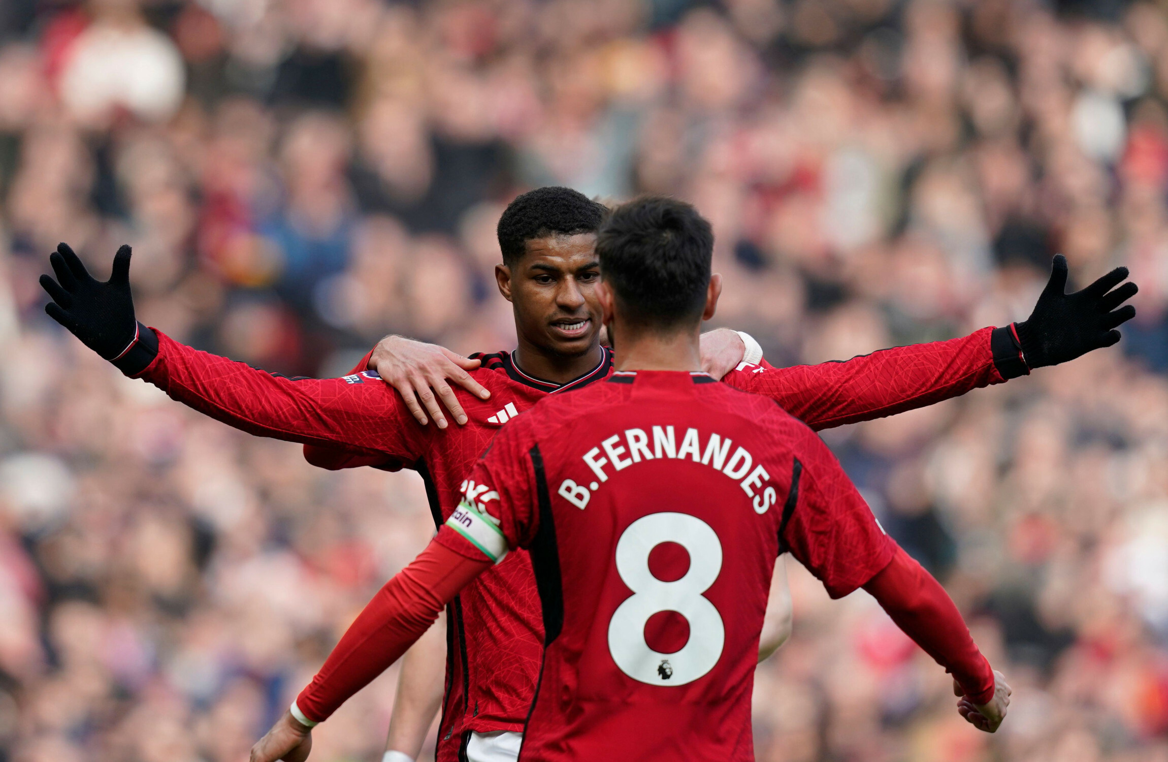 Penalty double helps unconvincing Man United edge past Everton - Vimarsana News