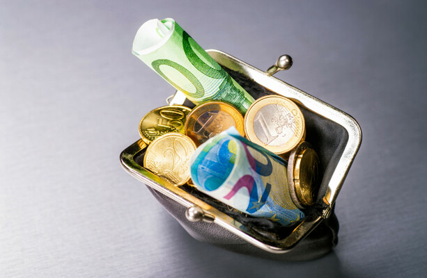 Les banques irlandaises réalisent de gros bénéfices, ce que les gens pourraient faire aussi s'ils étaient plus actifs dans le transfert d'épargne.