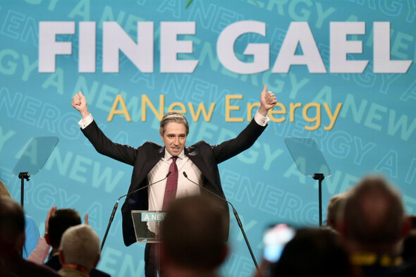 Lower tax for €50k earners and 50k homes built each year: Simon Harris makes promises at FG Ard Fheis - Vimarsana News