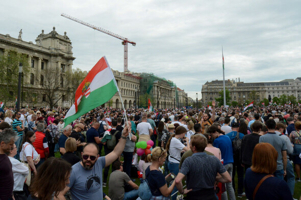 Tens of thousands in Hungary join new protest against Prime Minister Viktor Órban - Vimarsana News