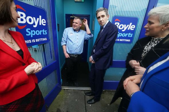 Simon Harris expected to press pause on expanding sick leave as part of business support plan - Vimarsana News