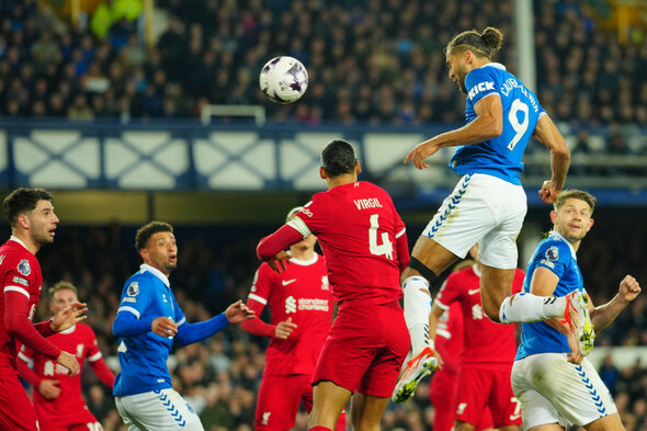 Liverpool title bid in tatters as Everton deliver deadly double blow - Vimarsana News