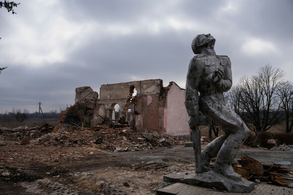 Ukraine army chief says troops have been forced into a tactical retreat as they await US arms - Vimarsana News