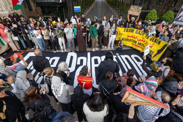 Larry Donnelly: Campus protests are squeezing Biden from left and right - Vimarsana News