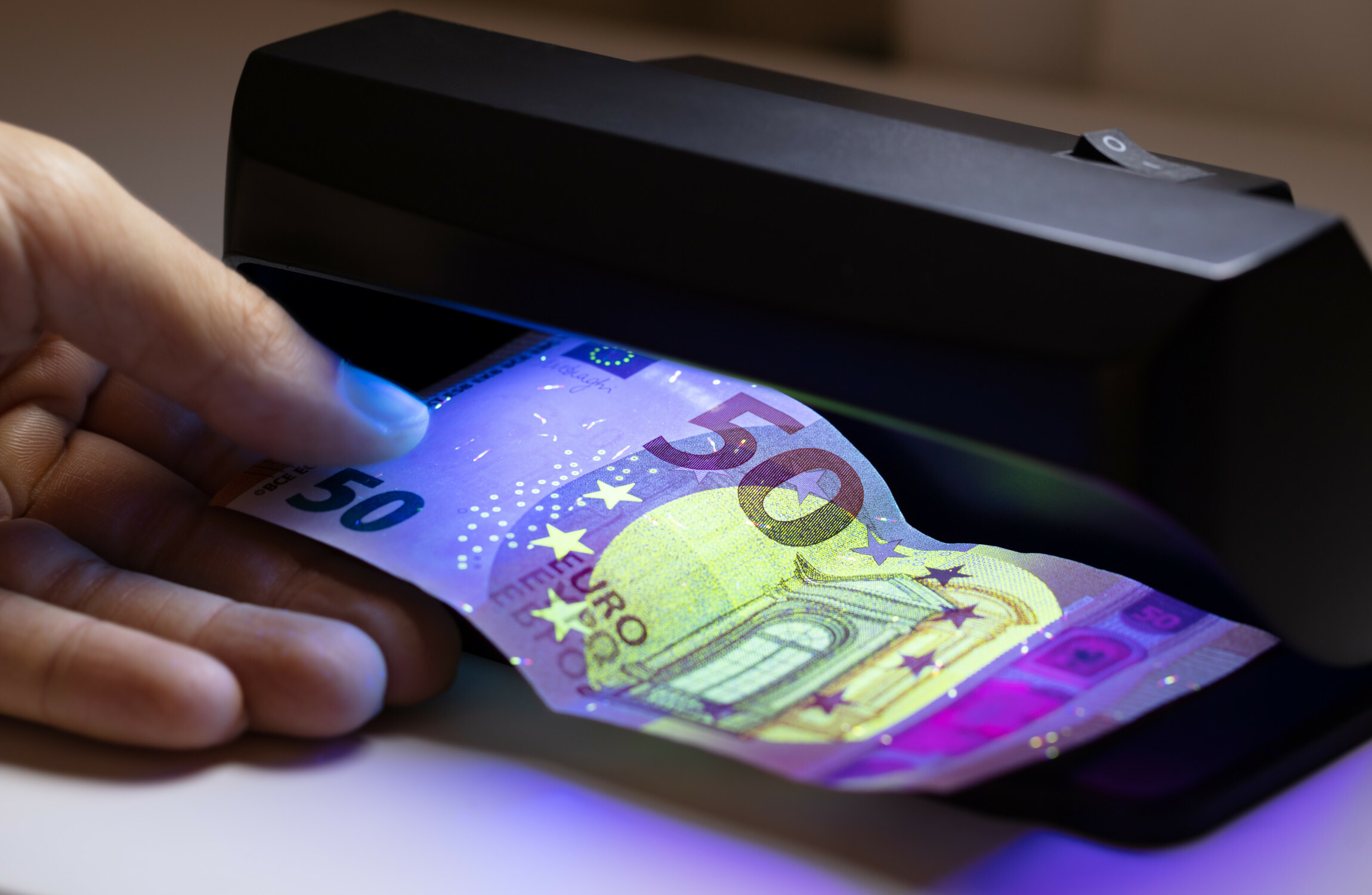 Calls for social media giants to 'come down on top of' accounts advertising fake euro notes - Vimarsana News