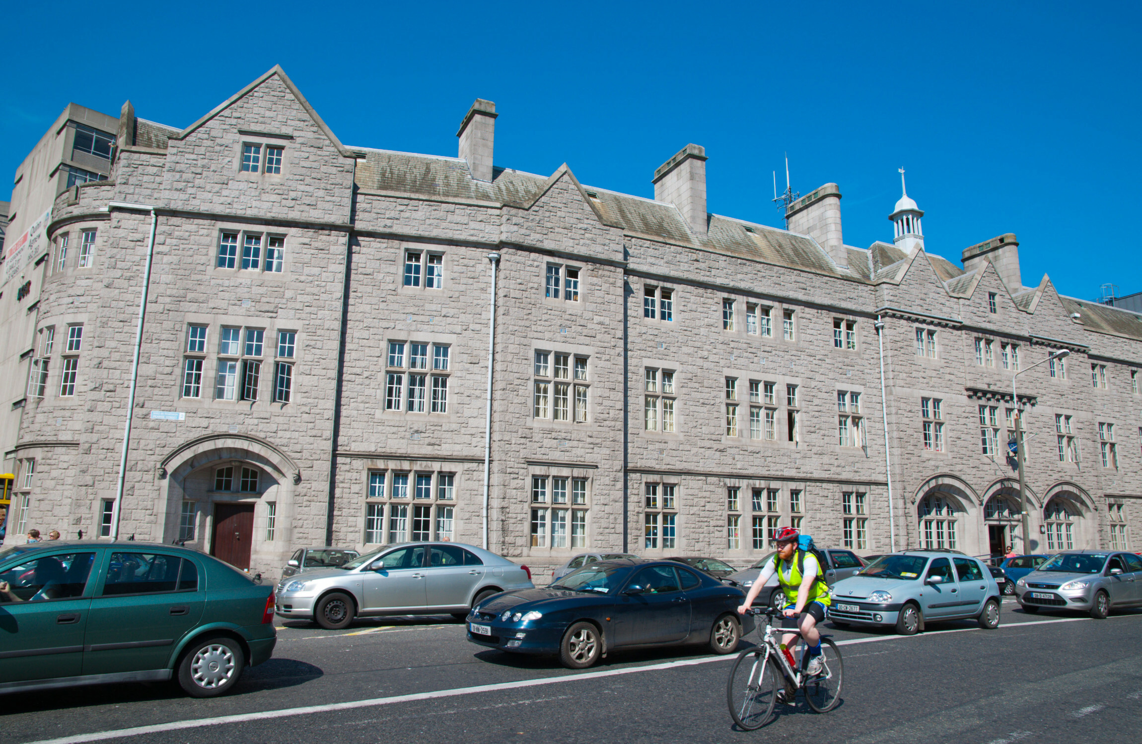 Business group sounds warning about plans to block cars travelling through Dublin city - Vimarsana News