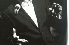 PHOTO: Dickie Rock and his amazing levitating microphone