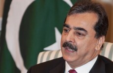 Pakistani PM tries to scrape together new coalition