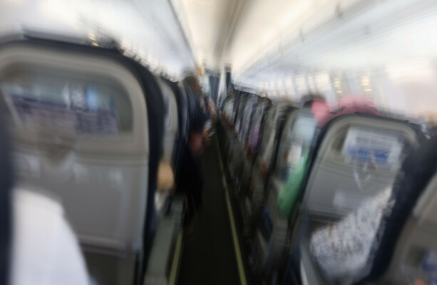 飛行機の乱気流に関するニュースが注目を集める中、安全専門家からのアドバイス