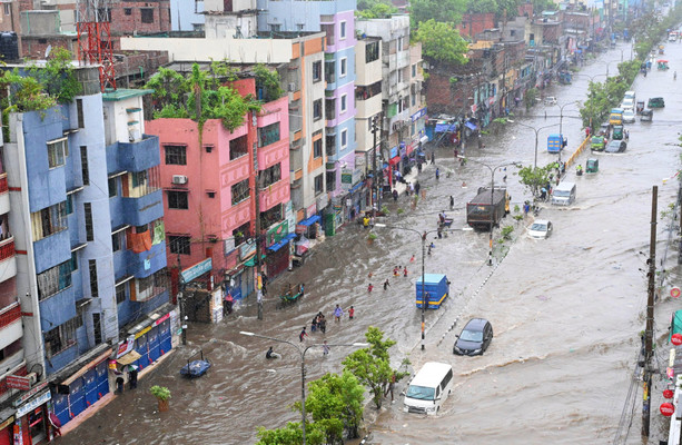 Sudden And Severe Storm Leaves Millions Of People Powerless In India And Bangladesh 