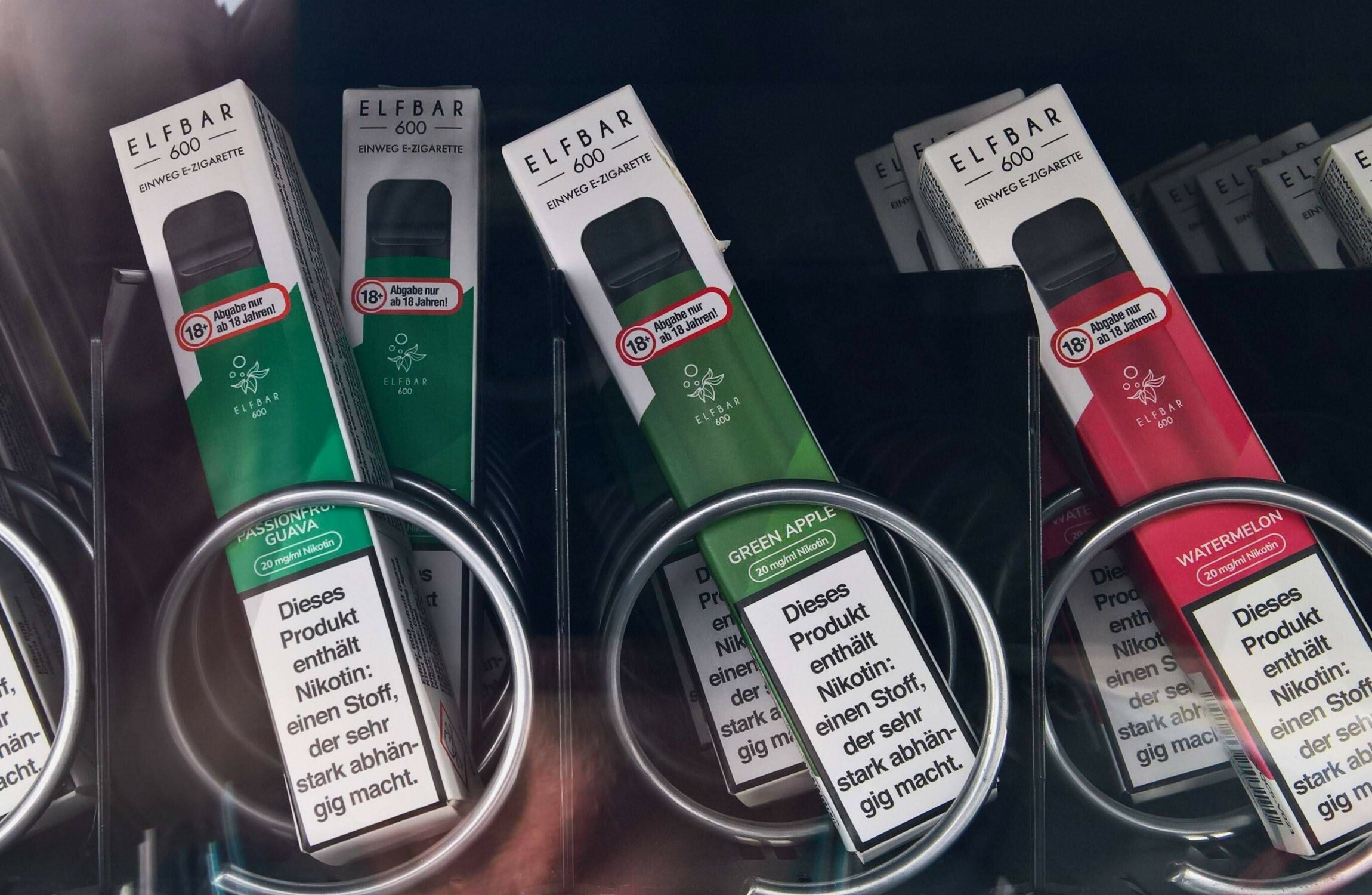Ban on sale of cigarettes and vapes from self-service vending machines from next September - Vimarsana News