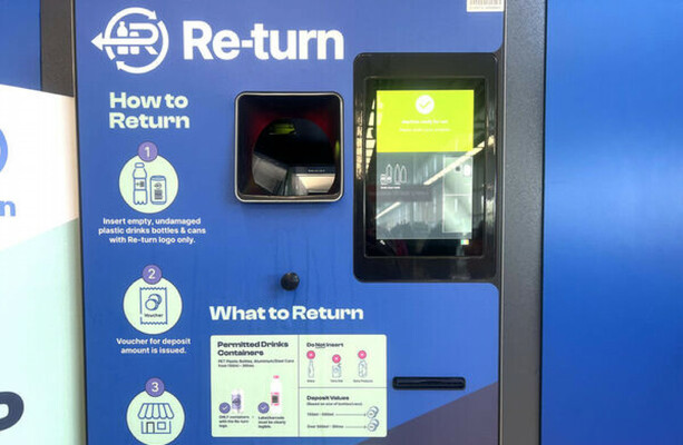 大臣は、デポジット制度によりゴミ収集会社が料金を値上げするとは思わないと述べている