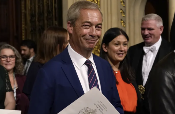 ナイジェル・ファラージは英国で最も収入の高い国会議員であり、GBニュースから毎月約11万5000ユーロを受け取っている。