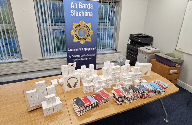 Gardaí seize over 800 suspected fake Apple products worth an estimated €160,000 in Co Mayo – TheJournal.ie