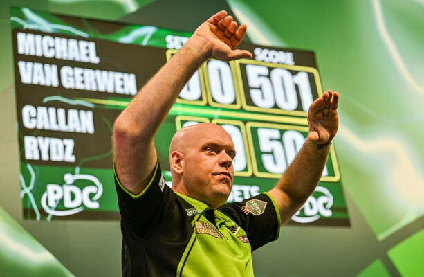 Michael Van Gerwen wins thrilling match to reach World Darts