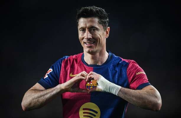 Robert Lewandowski continues extraordinary season as Barcelona prevail