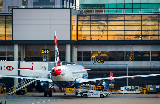 ロンドンのガトウィック空港からの飛行機は、航空交通管制の問題のために接地されています – ジャーナル