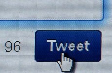 Kuwait detains Twitter users for 'insulting emir'