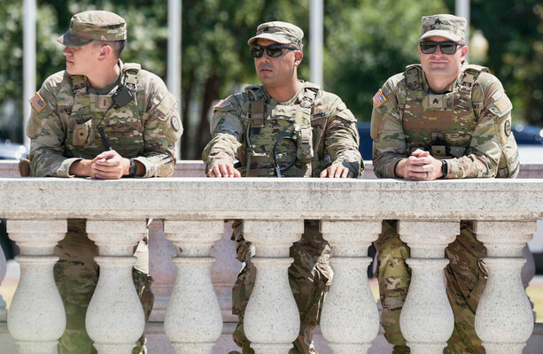 Trump plans to deploy several thousand National Guard troops in Chicago