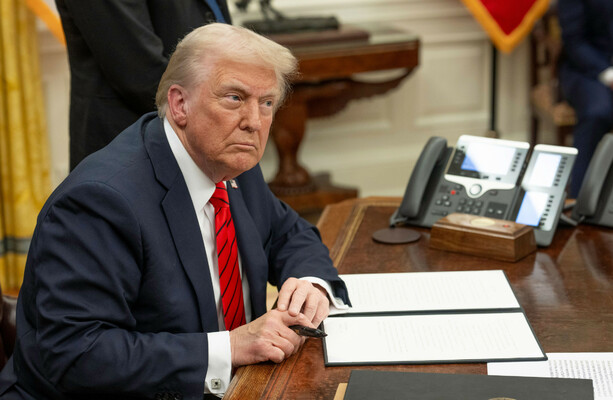 Trump Threatens Tariffs on Tech Firm Targeting Countries - News Directory 3
