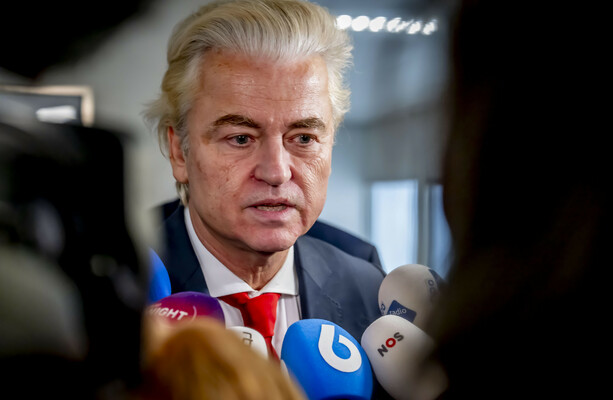 Geert Wilders’s far-right populists and centrist party set for unprecedented tie in Dutch election