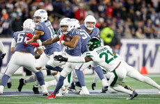 Henderson scores three touchdowns as Patriots top Jets