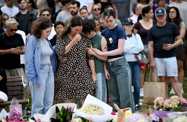 Bondi Beach gunmen who killed 15 at Jewish festival in Sydney had 'possible Islamic State links'