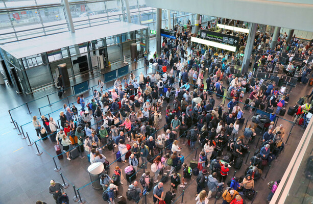 Minister 'determined' to get Dublin Airport passenger cap legislation passed next year