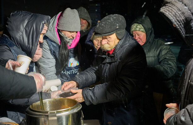 Ukraine and Russia hold first direct talks on US plan as strikes cut heating