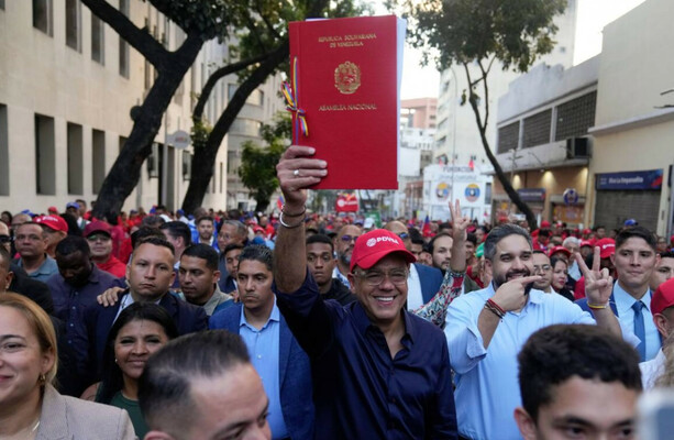 Venezuela opens oil industry to more private investment in line with US demands