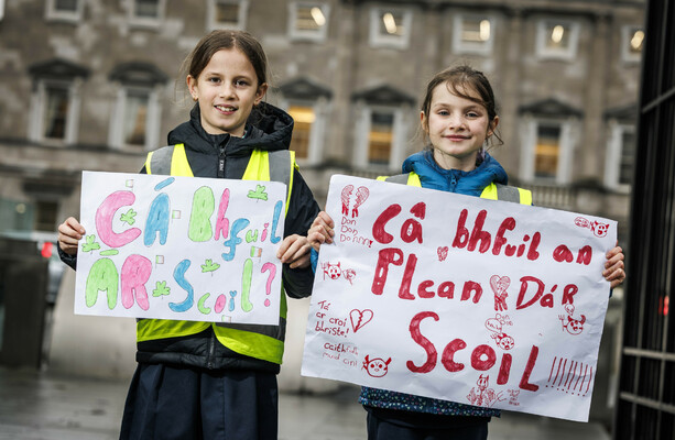 Eiginnteacht agus moill go fóill faoi phlean do Ghaelcholáiste ar ...