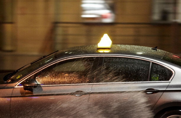 Transport Minister says 'no intention' to introduce private taxi ride-hailing apps