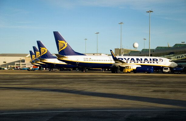 Dublin Airport: Man Bullying & Assault on Gardaí | Ryanair Incident