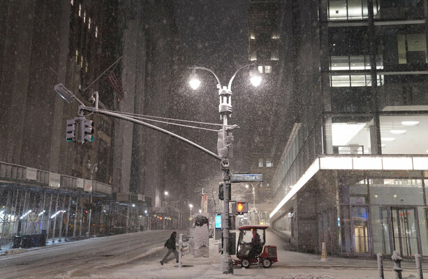 Over a dozen Ireland-US flights cancelled as massive snowstorm hits US east coast