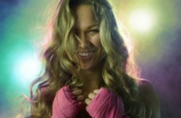 Tomosha qiling: U ertalab uygondi va ular uni sikishdi.