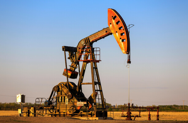 Oil prices top $100 a barrel as Irish hauliers warn of protests over soaring fuel costs