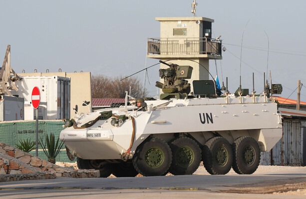 Israeli tanks and soldiers have entered Lebanese territory near Irish peacekeeping outpost