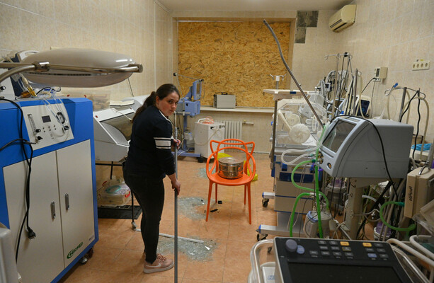 Russian strikes kill four people in Ukraine and causes damage to maternity hospital