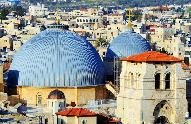 Israeli police prevent church officials from entering Jerusalem church for Palm Sunday mass