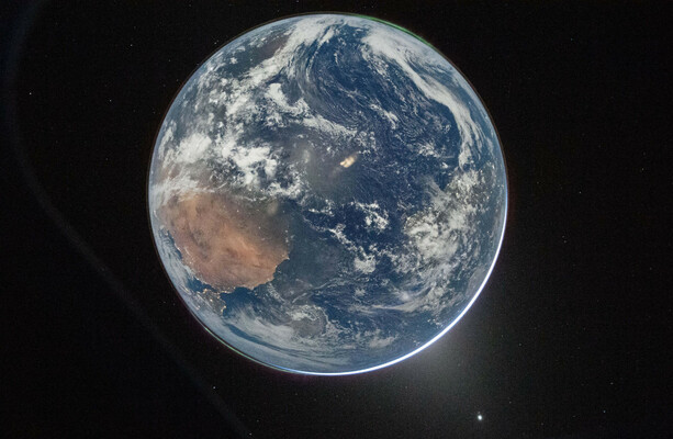 Artemis astronauts capture Earth as they leave it behind and blast towards Moon
