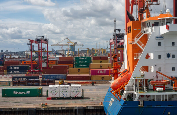Clean-up operation underway after significant oil spill at Dublin port