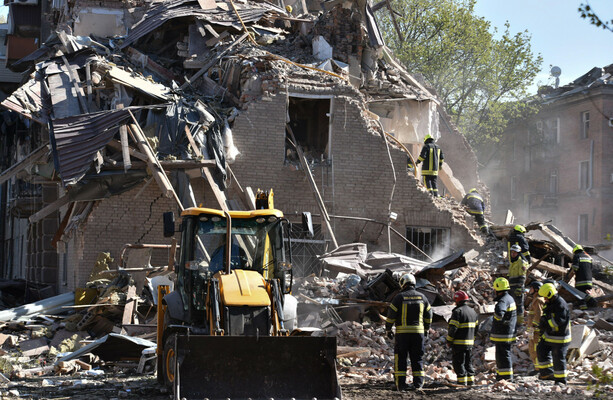 Russian strike kills two and injures 21 in Ukraine