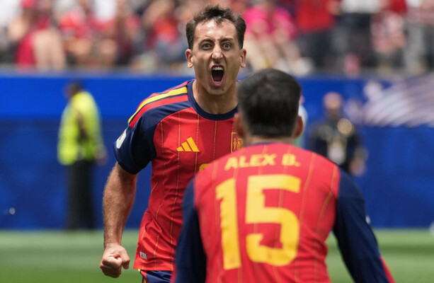 Mikel Oyarzabal scores twice as Spain ease past Austria and into last 16