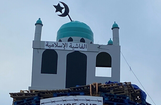 Loyalist bonfire set alight early as PSNI began operation to remove replica mosque