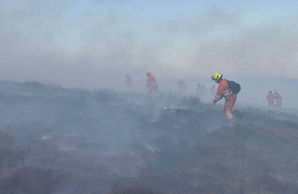 Emergency services contain mountain fires in Waterford and Tipperary