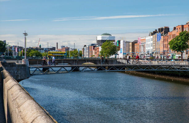 Temperatures to hit 25C today, with warmer and drier weather forecast next week