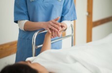 1,642 sign petition calling on reversal of cuts to graduate nurses' pay